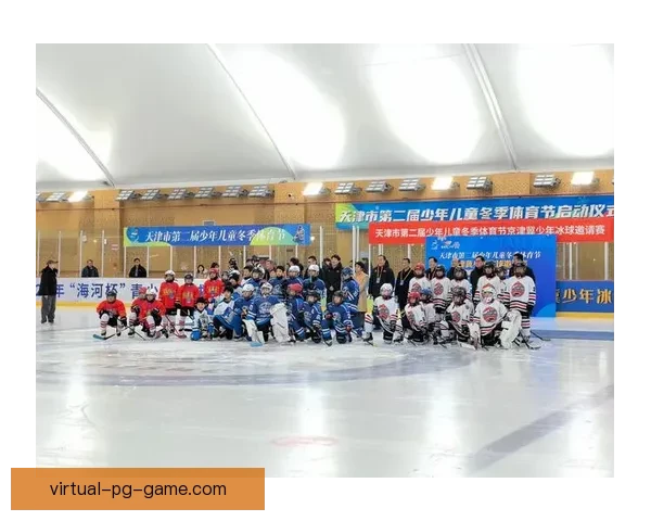 火热对抗！国际冰球邀请赛现场掠影